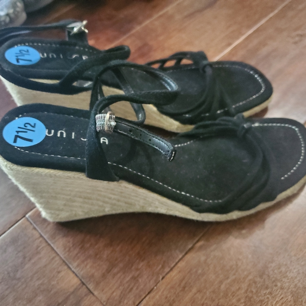 Platforms size 7.5 black and tan color 3 inch high New by unisa
